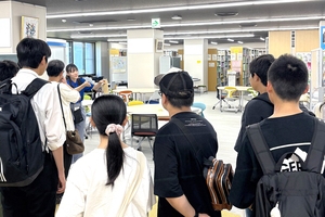 キャンパスツアー図書館